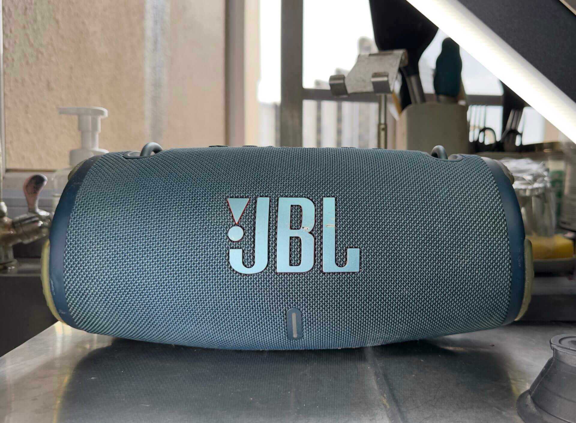 jbl xtreme 3 Front View